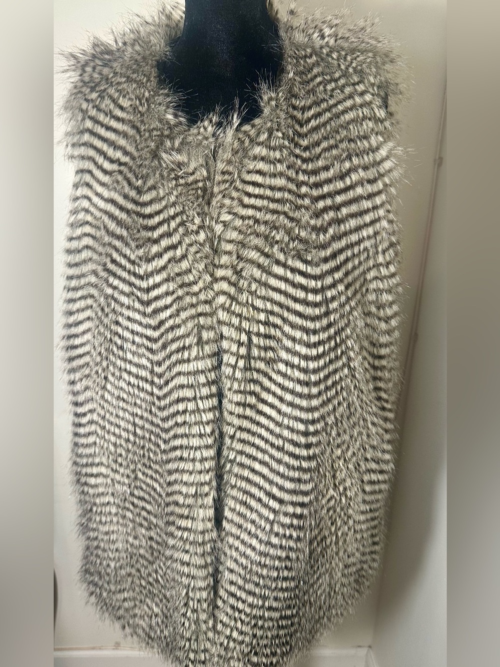 BEREK STUDIO Women’s Faux Fur Vest Striped Chevron Longline Statement Size Small